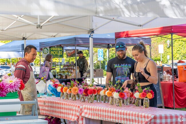 Residents of Greentree can head to the Libertyville Farmers Market for pretty flowers.