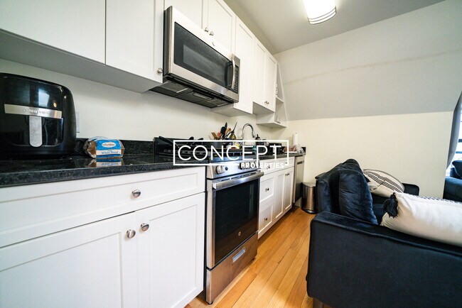219 Commonwealth Ave unit 45, Chestnut Hill, MA 02467 - photo 2