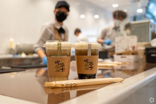 The artistic presentation of each bubble tea drink at Chicha San Chen near the Dolgeville neighborhood makes it a treat not just for the taste buds but also for the eyes.