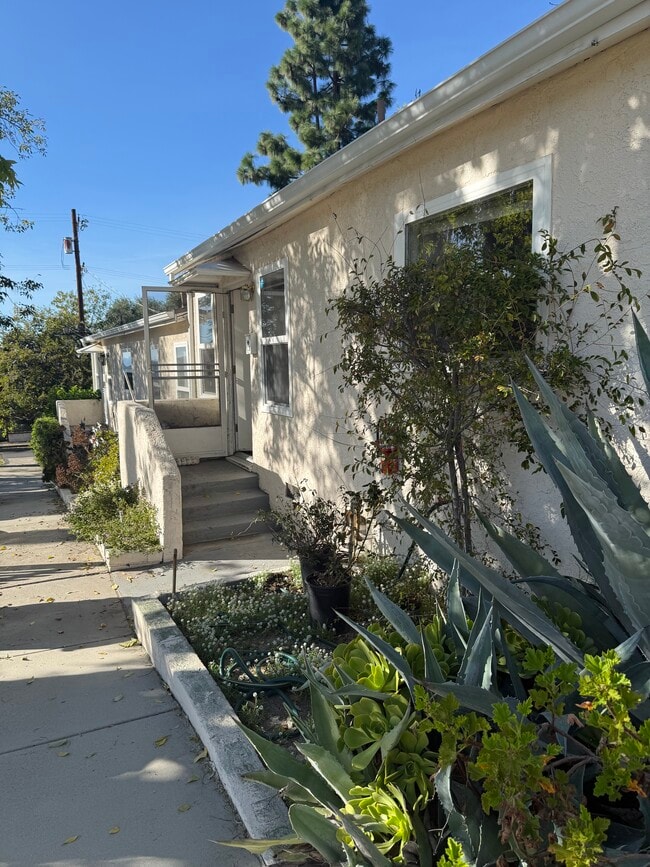 10530 Hillhaven Ave unit 1, Los Angeles, CA 91042 - photo 3