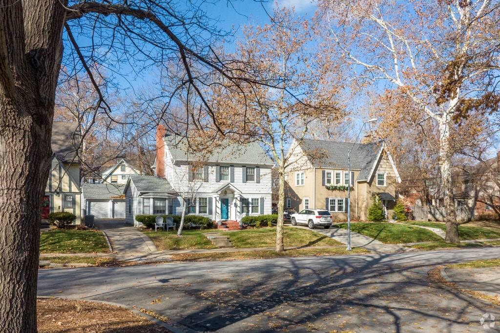 About Armour Hills Schools, Demographics, Things to Do