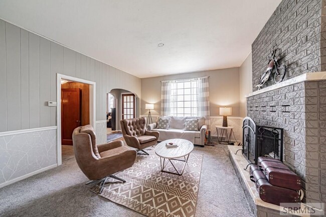 2910 E Lincoln Rd unit The Main House, Idaho Falls, ID 83401 - photo 6