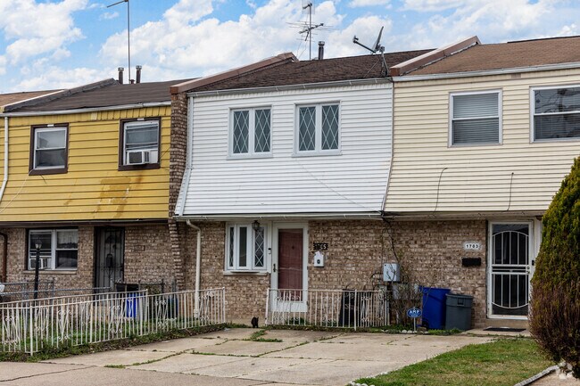 Some houses in Nicetown have their own driveway for parking.