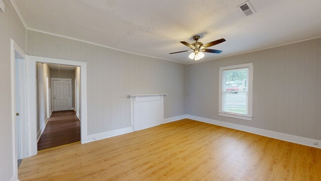 3BR, 1BA - 1,250SF