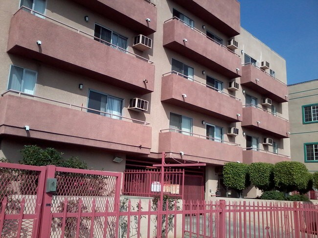 1325 Hoover S St unit 204, Los Angeles, CA 90006 - photo 2
