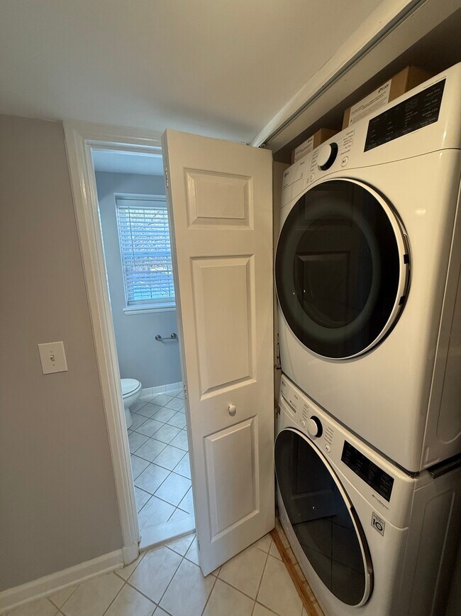 3062 S Buchanan St unit 3062 S. Buchanan Str, Arlington, VA 22206 - photo 6