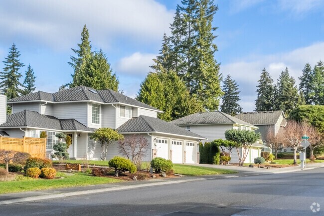 Maple Leaf in Lynwood offers great single family homes as well as condos for you to choose.