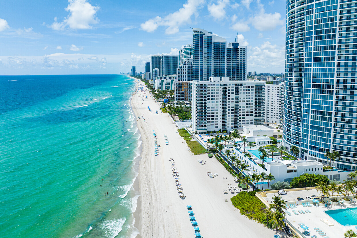 Hollywood store Beach