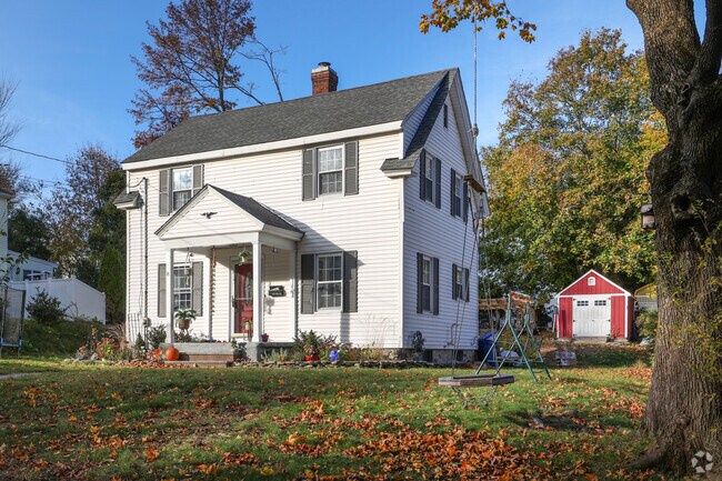 Colonial homes vary in size in Mount Vernon.