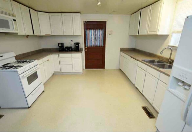 424 W Chickasaw St, Tahlequah, OK 74464 - photo 3