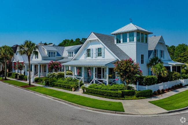 Coastal styled homes are found throughout th Mayfaire neighborhood.