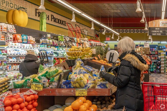 Key Food Marketplace in Bay Ridge, Brooklyn, has reasonable prices and great deals.