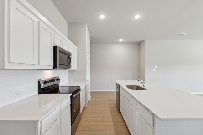 118 Mandeville Dr, Hutto, TX 78634 - photo 3