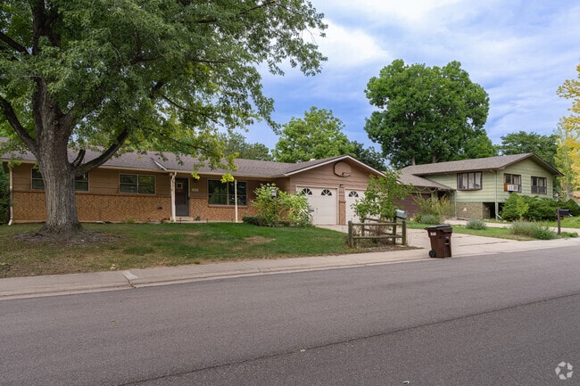 The homes in Rogers Park are a mix of ranch style and split level architecture.