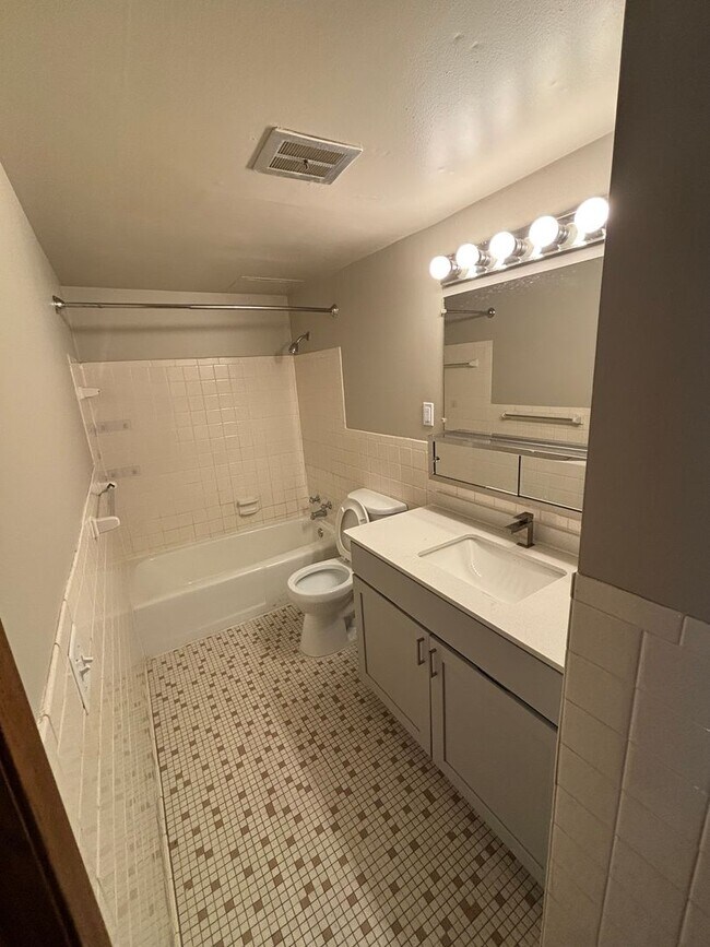 Live at The Oaks of West Saint Paul | Spacious & Comfortable Living, West Saint Paul, MN 55118 - photo 5