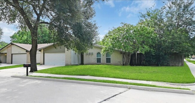 2239 Fairgreen Dr, Missouri City, TX 77489 - photo 2