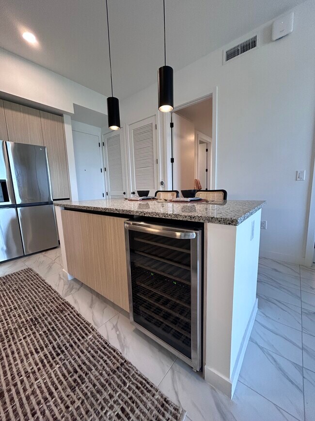 2362 NE 172nd St unit B22, North Miami Beach, FL 33160 - photo 2