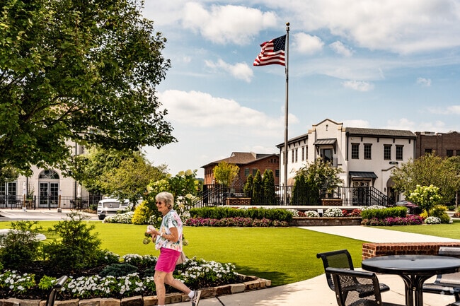 Ooltewah residents can stroll through Cambridge Square Shopping Center Park.