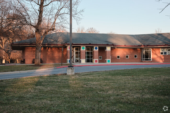 Lincolnshire Elementary School earns a B- rating from Niche.
