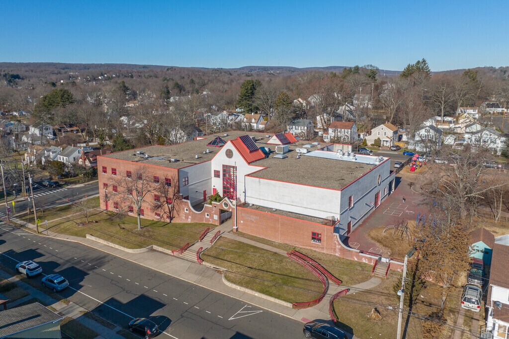 Discover Helen Street School at 285 Helen St, Hamden, CT 06514.