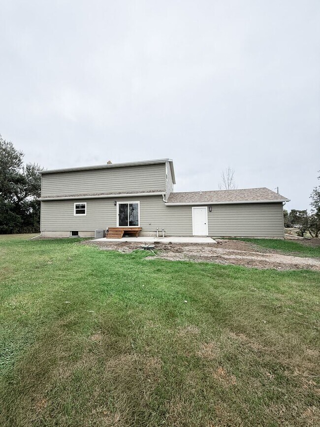 602 Buick Dr SW, Aberdeen, SD 57401 - photo 3