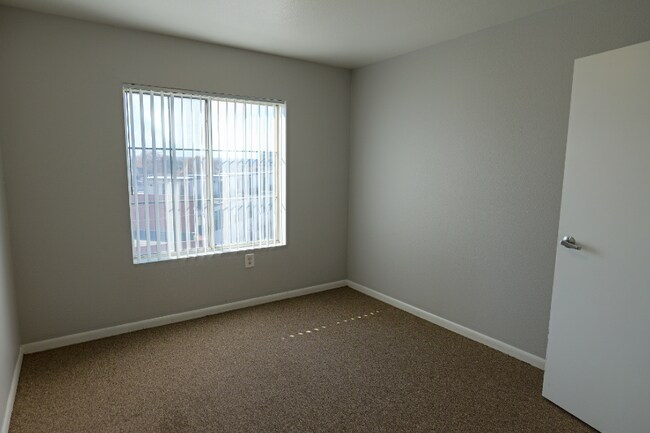 3280 N Downing St unit 1-311, Denver, CO 80205 - photo 6