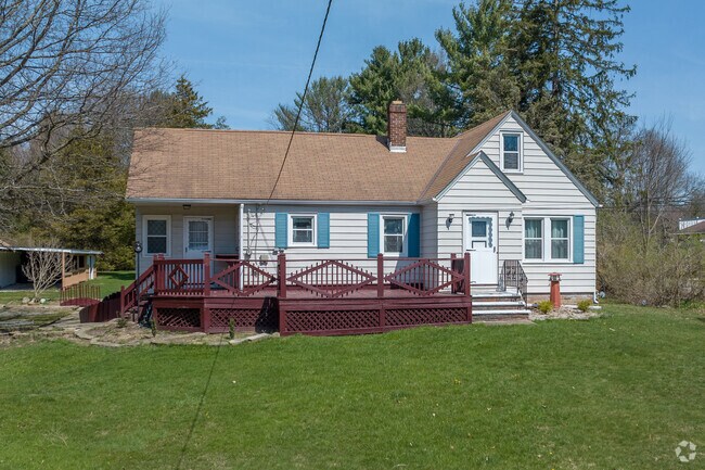 Residents can step into elegance with our beautiful colonial-style homes in Broadview Heights.