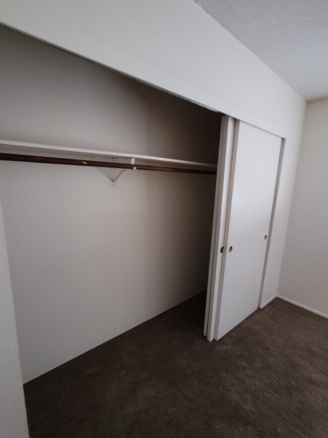 Oak Manor Apartments, Salem, OR 97301 - photo 7