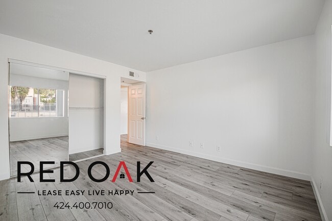 1755 El Cerrito Place unit 404, Los Angeles, CA 90028 - photo 2