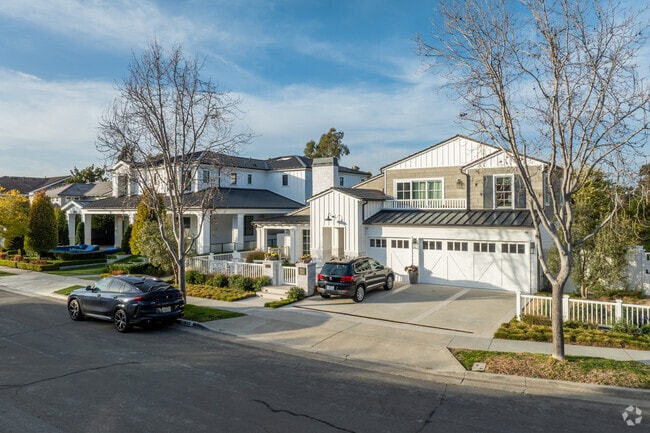 Larger homes in Harbor View Homes can have 5-6 bedrooms, three-car garages and luxurious pools.