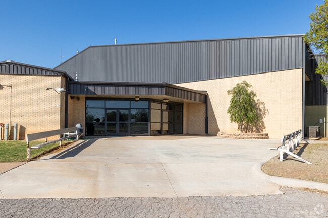 Altus Junior High School serves grades 7-8th.