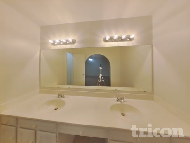 4901 W Dahlia Dr, Glendale, AZ 85304 - photo 7