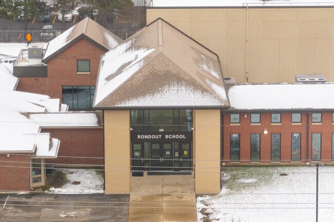 Rondout Elementary School serves grades PK, K-8.