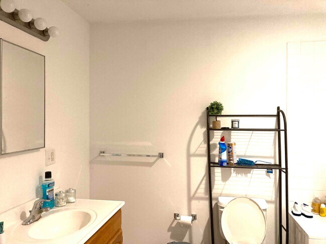 1617 N Sydenham St unit 3R, Philadelphia, PA 19121 - photo 7