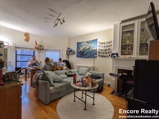 43 Bay State Rd Unit 4F, Boston, MA 02215