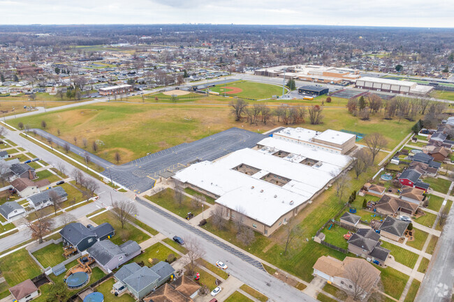 Beiriger Elementary School has a large campus with plenty of space for students.
