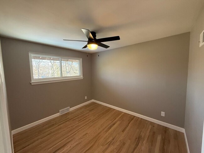 10607 Thayer Ct, Saint Louis, MO 63123 - photo 6