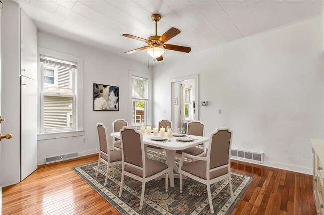 1052 Poplar St unit 1052 Poplar St, West Bend, WI 53095 - photo 7