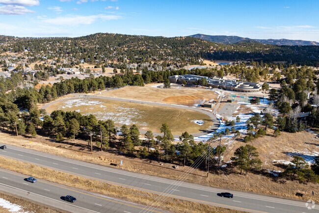 Evergreen Middle School achieved a score of A- on Niche.com.