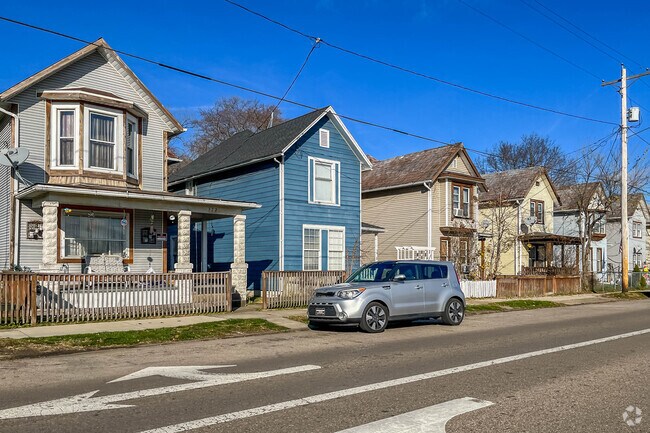 Historic single homes line the streets of St. Albans.