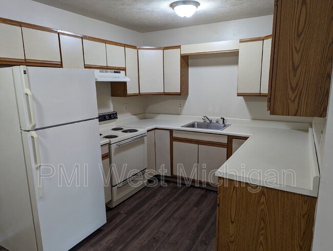 6087 In the Pines Dr SE, Grand Rapids, MI 49548 - photo 2