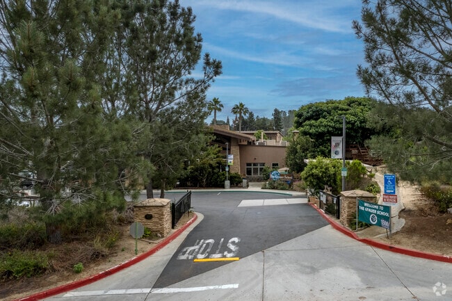 The entrance of The Grauer School in Encinitas.