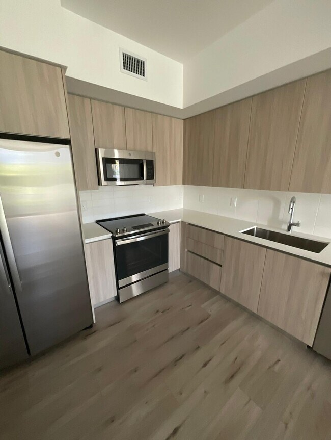 655 W 73rd Place Unit A2, Hialeah, FL 33014