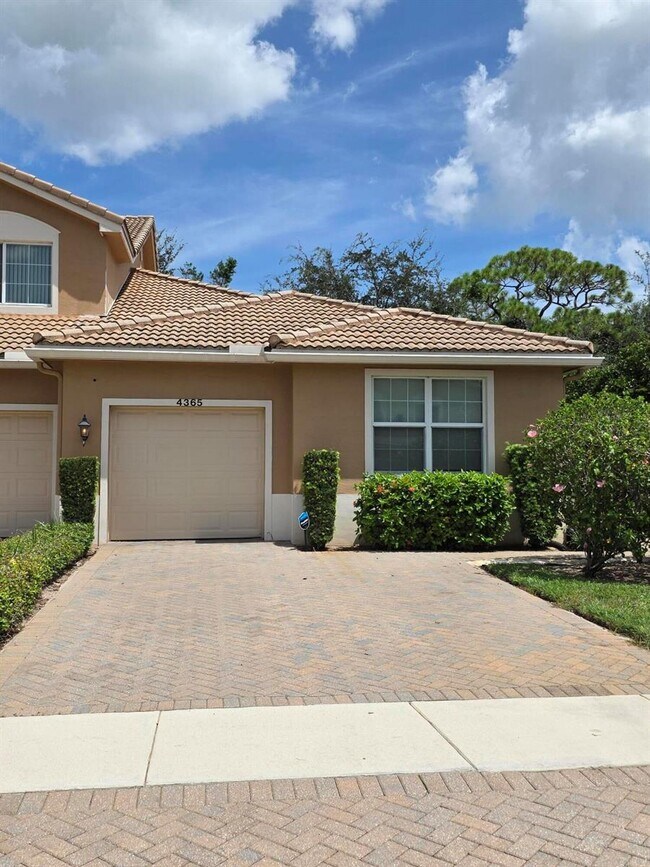 4365 Colony View Dr, Greenacres, FL 33463