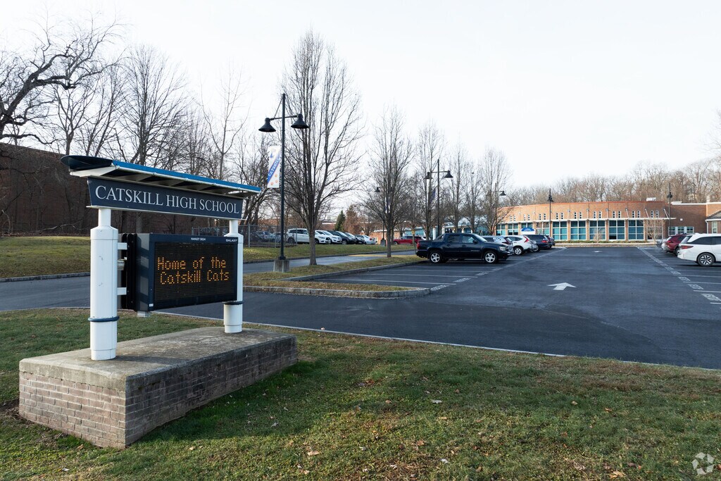 Catskill High School has roughly a 11 to 1 teacher student ratio.