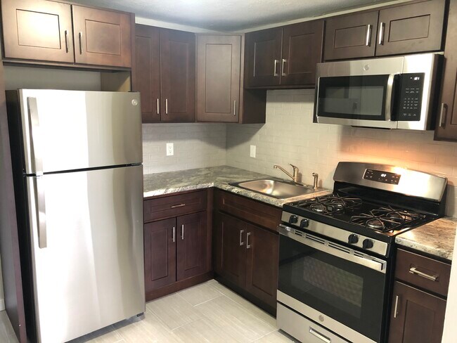 Oakland Heights Apartments, Methuen, MA 01844 - photo 6