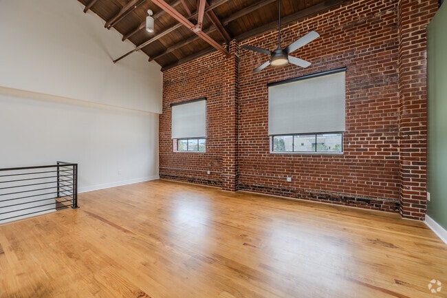3BR, 3BA - 1920SF - Living Room