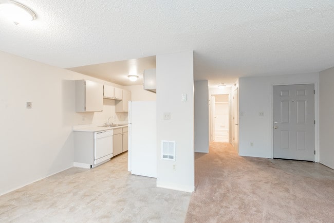 Elm Valley Apartments, Sumner, WA 98390 - photo 2