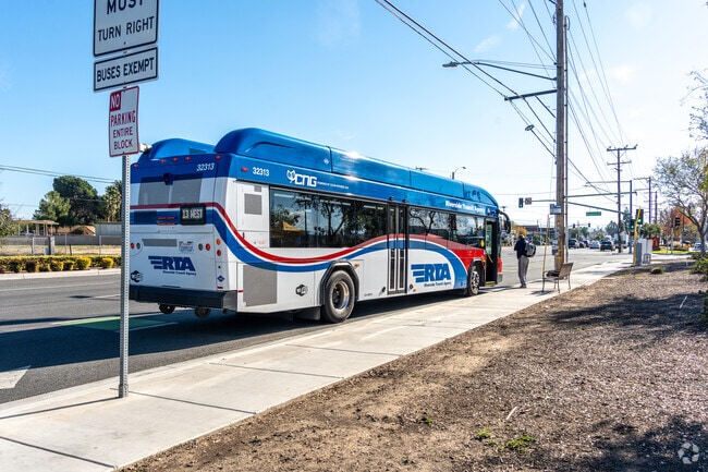 Arlanza residents enjoy convenient access to public transportation.