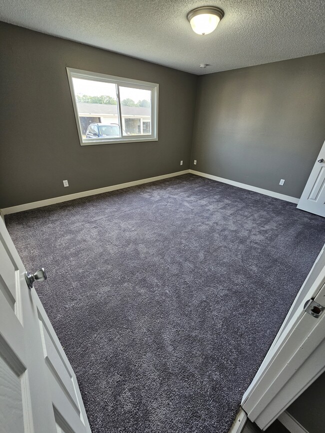 1229 Ravenwood Rd unit 3, Waterloo, IA 50702 - photo 7